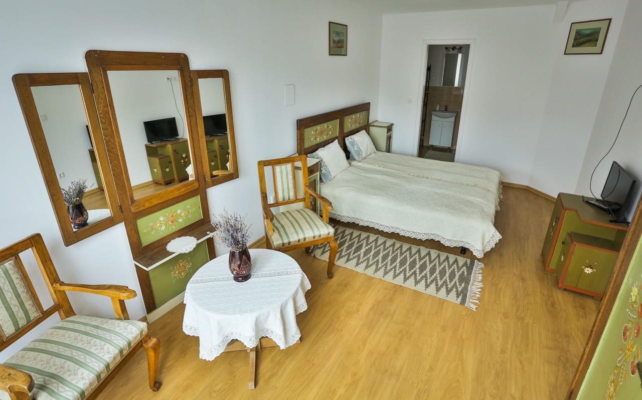 Casa Julia Hotel Odorheiu Secuiesc Buitenkant foto