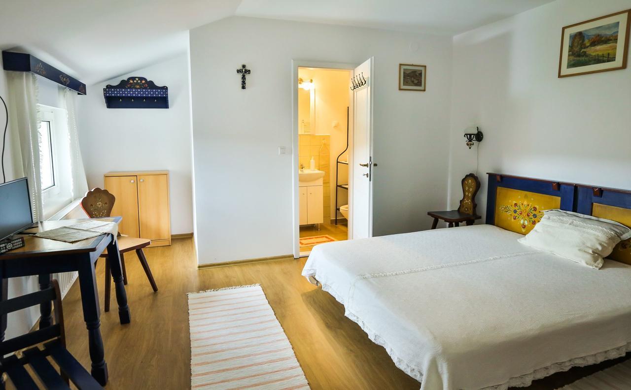 Casa Julia Hotel Odorheiu Secuiesc Buitenkant foto